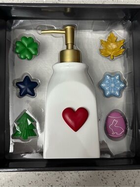 SKL Home Seasonal Soap Dispenser w/7 attachments